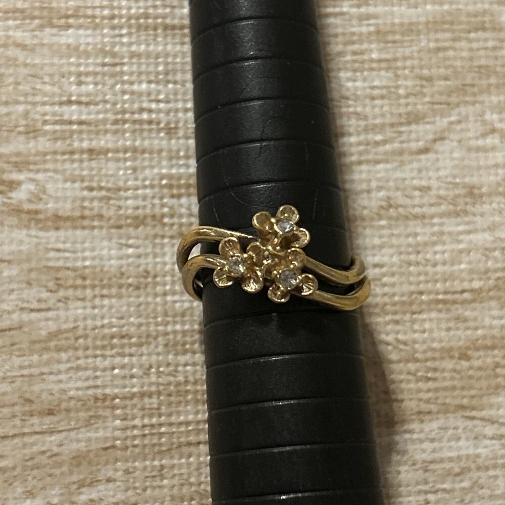 Avon Vintage Flower Brights Gold Tone Ring Size 6